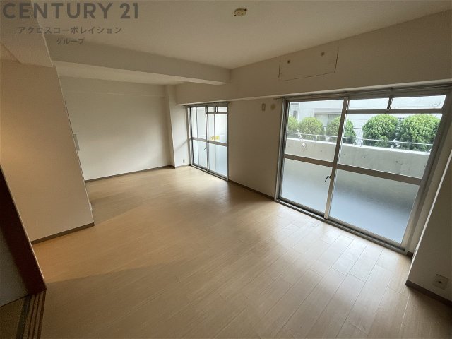 居室・リビング　南向き11.6帖のリビングです♪