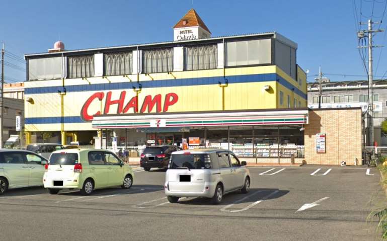 コンビニ　セブンイレブン（コンビニ）まで296m