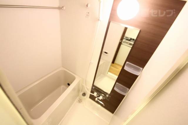 バス・シャワールーム　追い焚き機能付のお風呂です。（写真はモデルルームです）