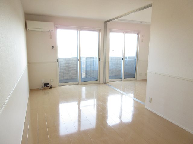 居室・リビング　※他部屋参考写真