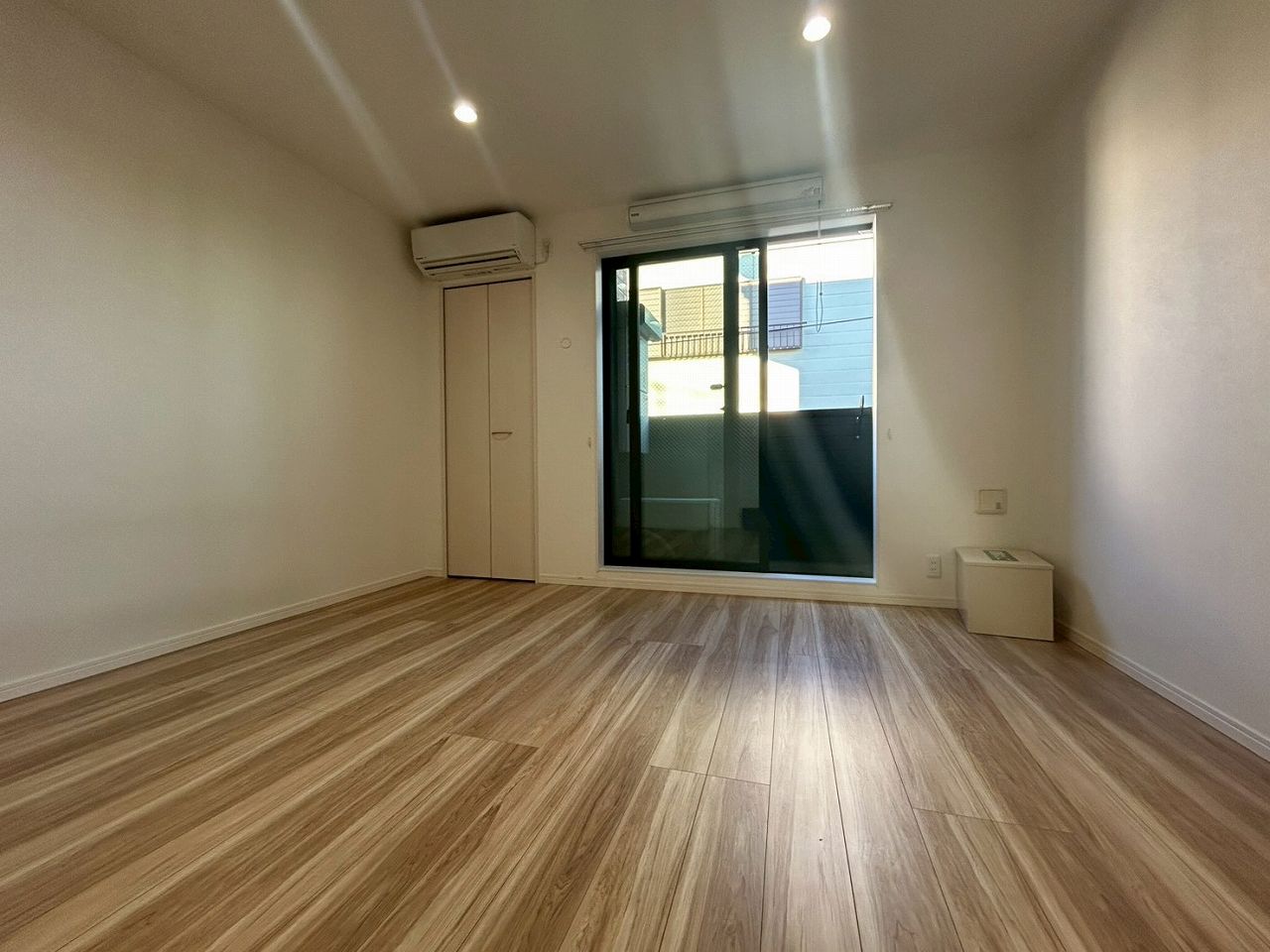 居室・リビング　※同物件別部屋です