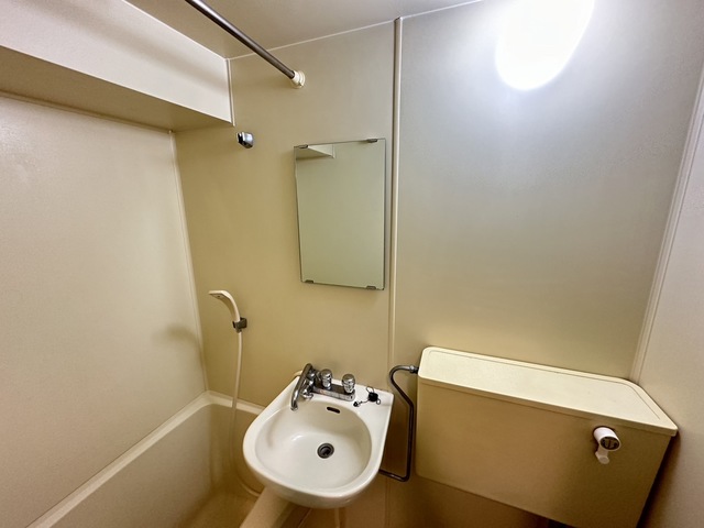 洗面設備　別部屋参考写真です