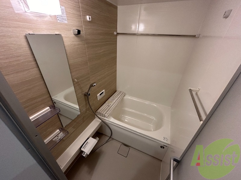 バス・シャワールーム　浴室はシンプル。一人暮らしにはちょうど良いサイズですね。