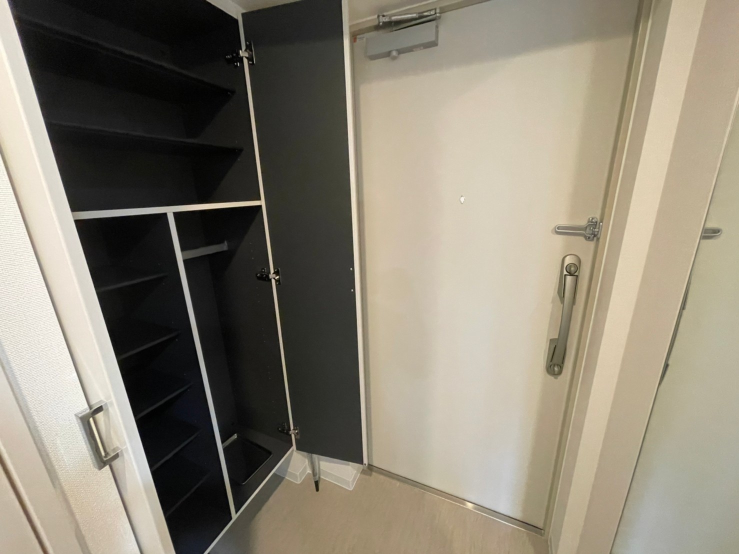 玄関　※同建物別部屋