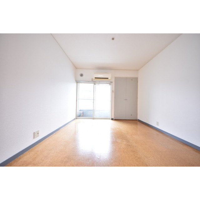 居室・リビング　当社提携物件の為、どこよりも安く早く安心してご契約できます。