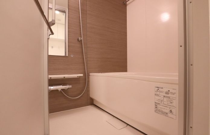 バス・シャワールーム　コンパクトで使いやすいお風呂です