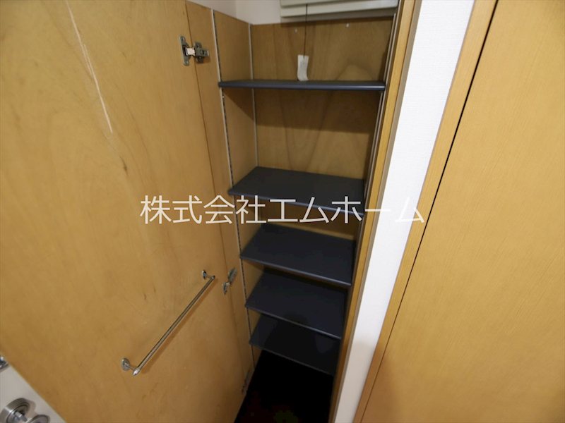 玄関　玄関　シューズボックス付（収納充実してます）