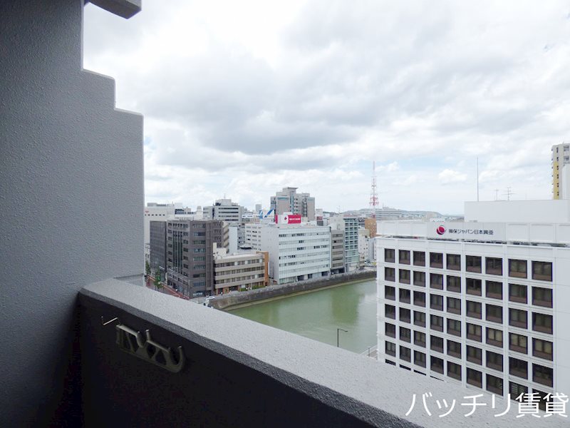 バルコニー　別号室タイプの為、現状を優先いたします