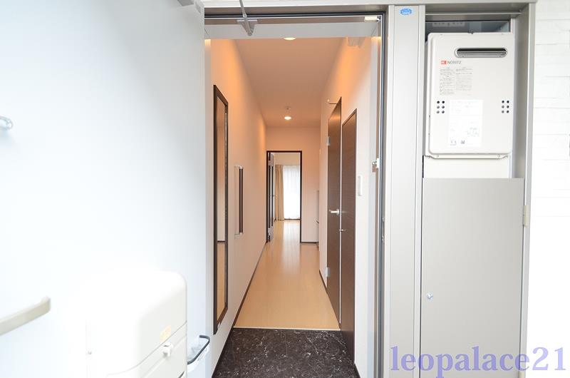 玄関　設備仕様は号室により異なる為、現況を優先致します。