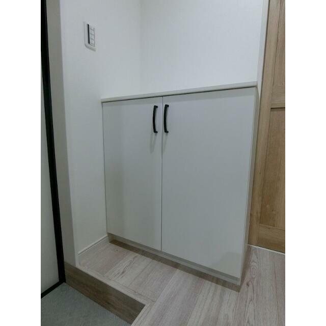 玄関　シューズボックスは棚の高さが調節可能でブーツも入ります！