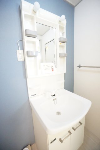 洗面設備　※同物件、同タイプ、間取り反転のお部屋です