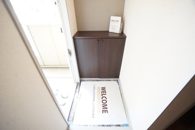 玄関　※同物件、同タイプ、間取り反転のお部屋です