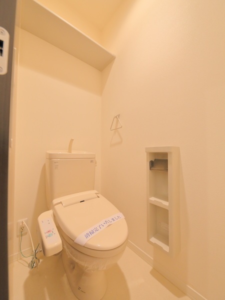 トイレ　入居中またはリフォーム中のため同棟別室写真