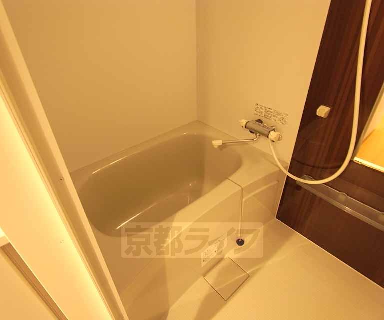 バス・シャワールーム　ゆったり浸かれます。