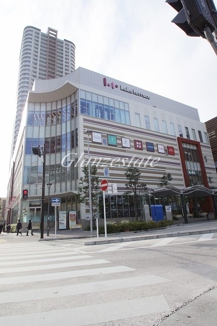 ショッピングセンター　ららテラス 武蔵小杉（ショッピングセンター）まで733m