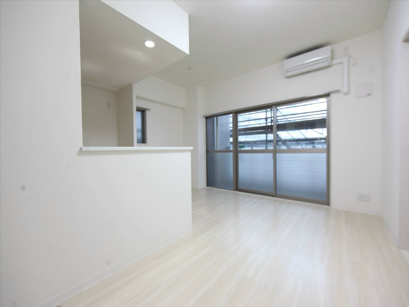 バルコニー　ＬＤＫ12.8帖　洋室5.2帖とつなげても仕切っても使えます