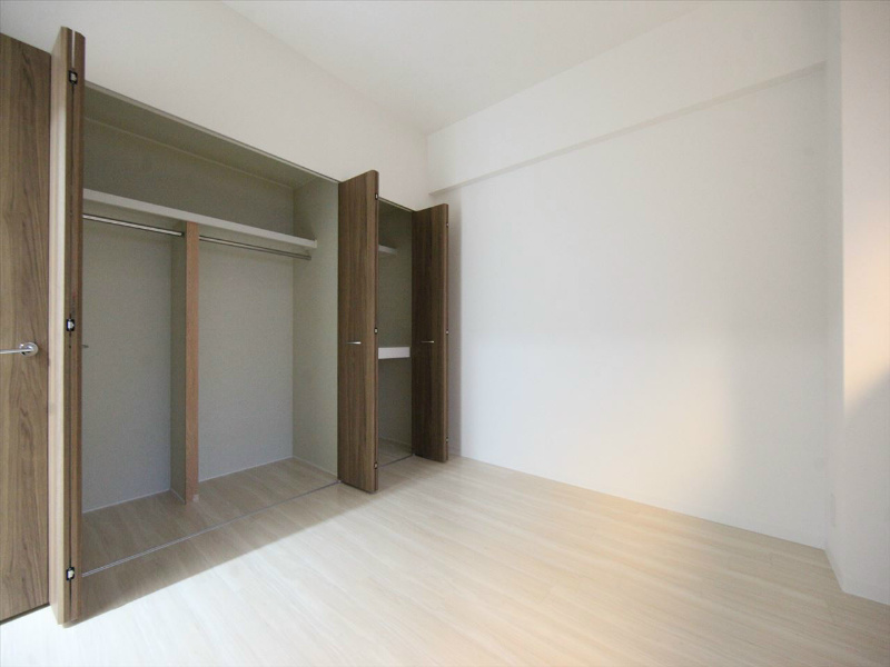 その他　洋室7.1帖　クローゼット（収納充実してます）