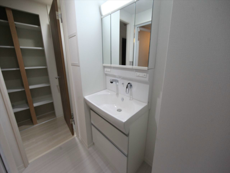 洗面設備　脱衣所　独立洗面台（シャンプードレッサー）