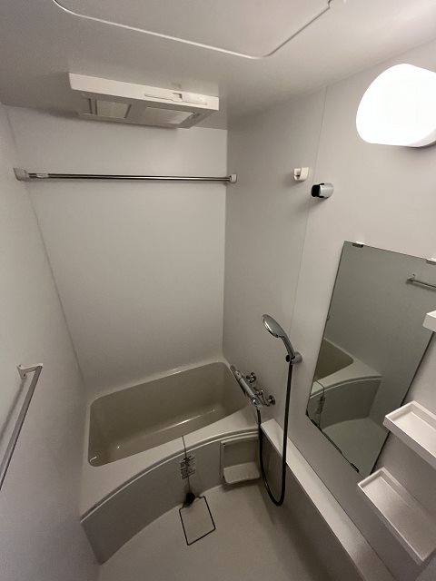 バス・シャワールーム　コンパクトで使いやすいお風呂です