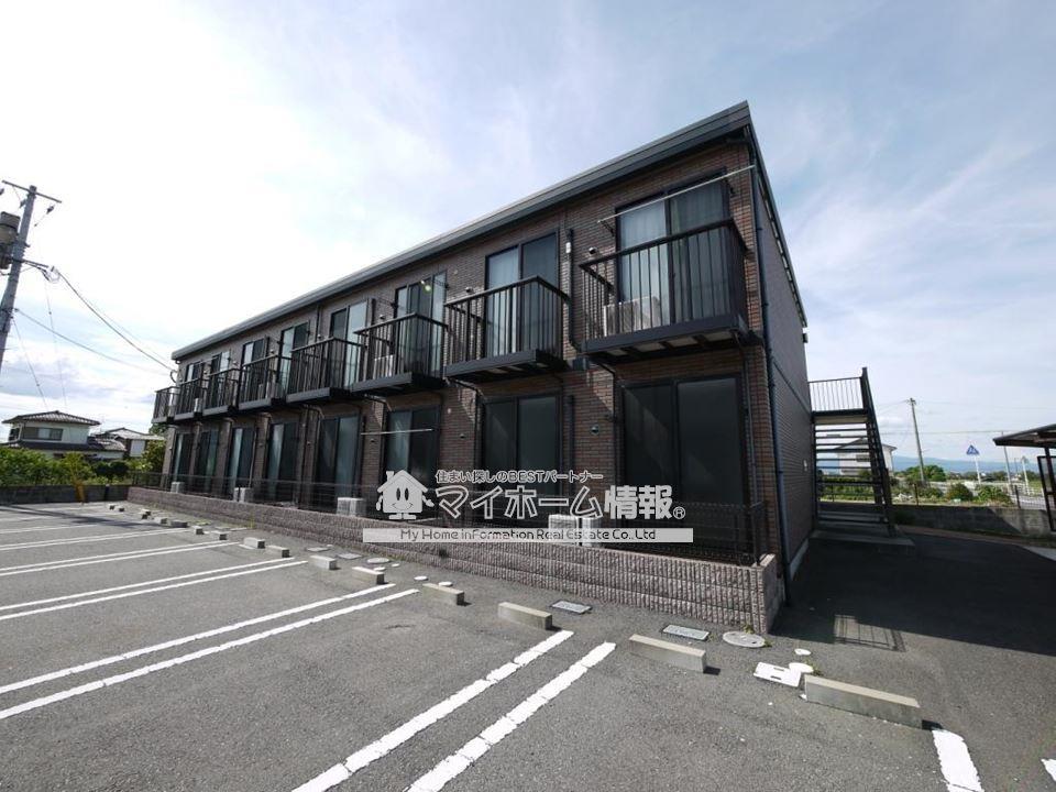 建物外観　タイル調サイディングのしっかりとした外観