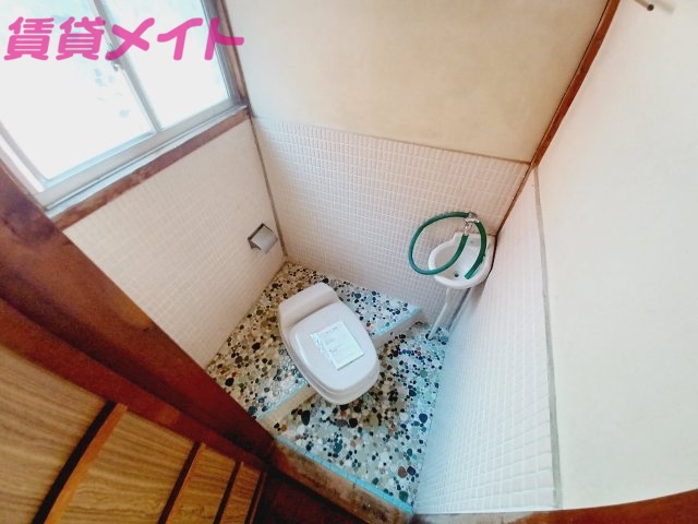トイレ　同型参考写真