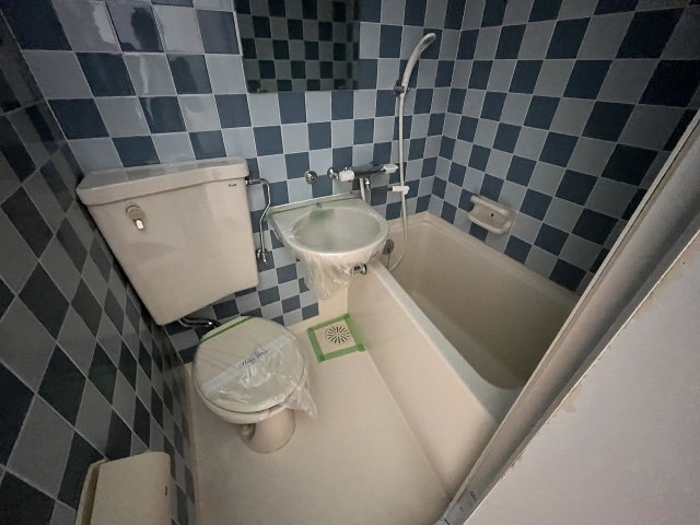 バス・シャワールーム　落ち着いた空間のお風呂です