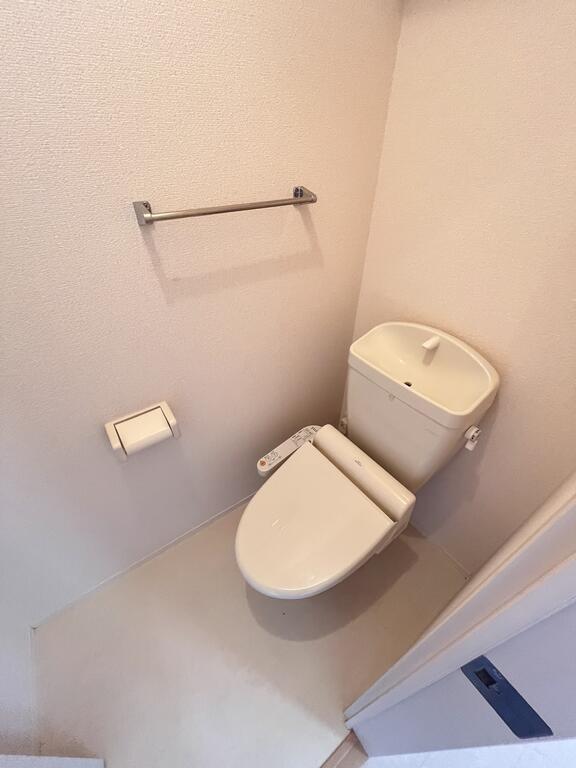 トイレ　反転タイプのお部屋です