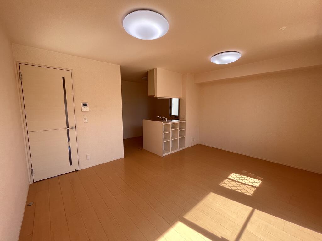 居室・リビング　反転タイプのお部屋です