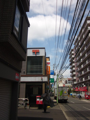 郵便局　札幌南八条西郵便局（郵便局）まで423m