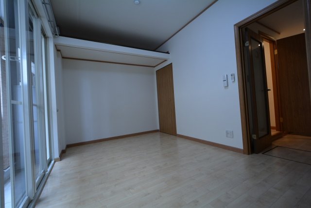 居室・リビング　南向きで日当たり良好なリビングです。