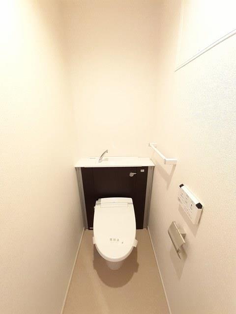 トイレ　温水洗浄機能付暖房便座