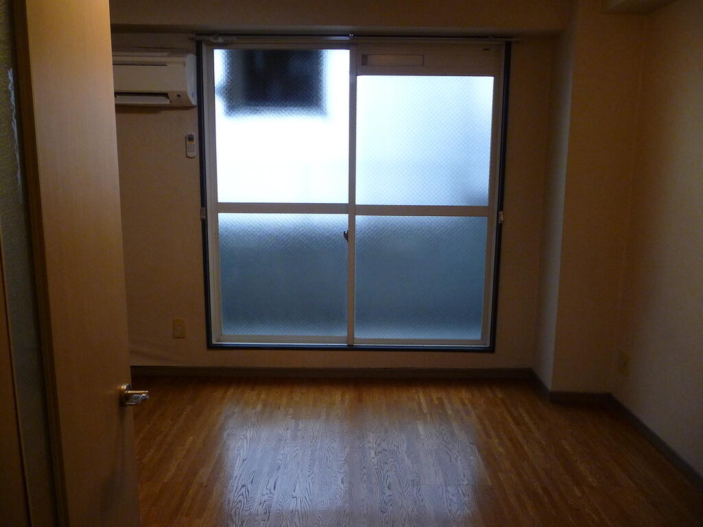 居室・リビング　同タイプの部屋の写真を使用