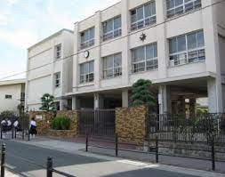 中学校　大阪市立新生野中学校（中学校）まで121m