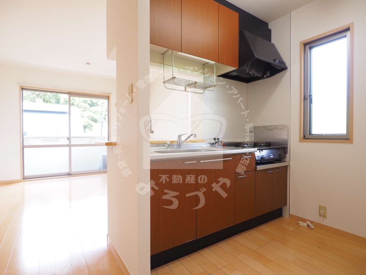 キッチン　お料理が楽しくなる広々キッチンは会話も弾むカウンター式です