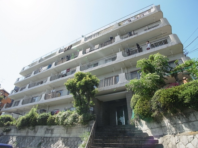建物外観　５階建てマンション