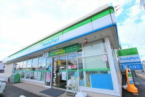 コンビニ　ファミリーマート（コンビニ）まで592m