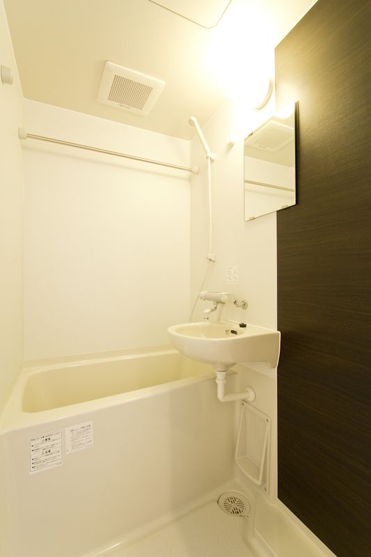 バス・シャワールーム　※同物件別部屋