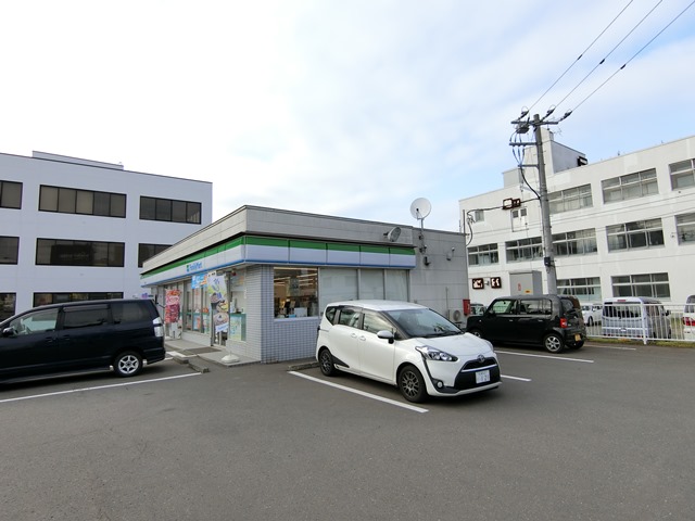 コンビニ　ファミリーマート恵庭京町店（コンビニ）まで137m