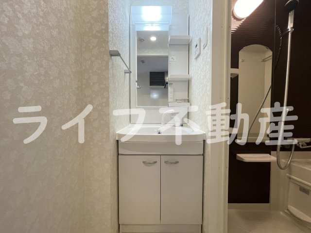 洗面設備　独立洗面台で身支度をすべて済ませてしまいましょう