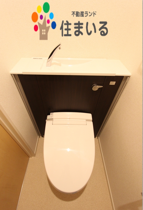 トイレ　※写真は同社同型タイプとなります