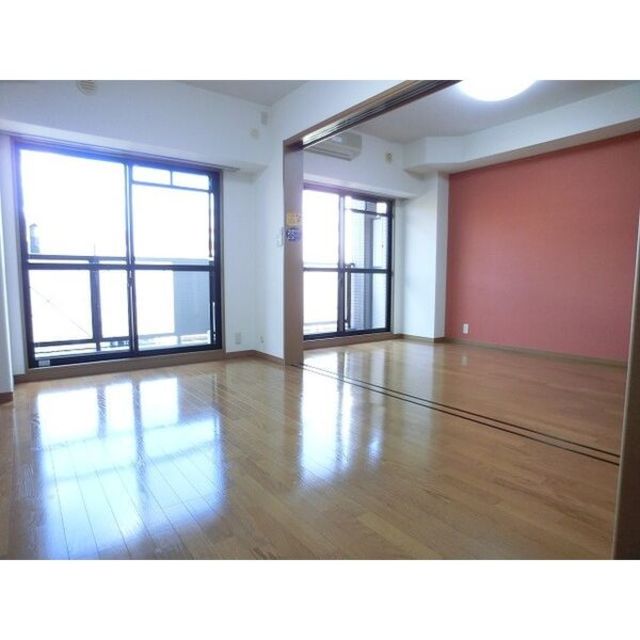 居室・リビング　【居間・リビング】壁紙の色は部屋により異なります。