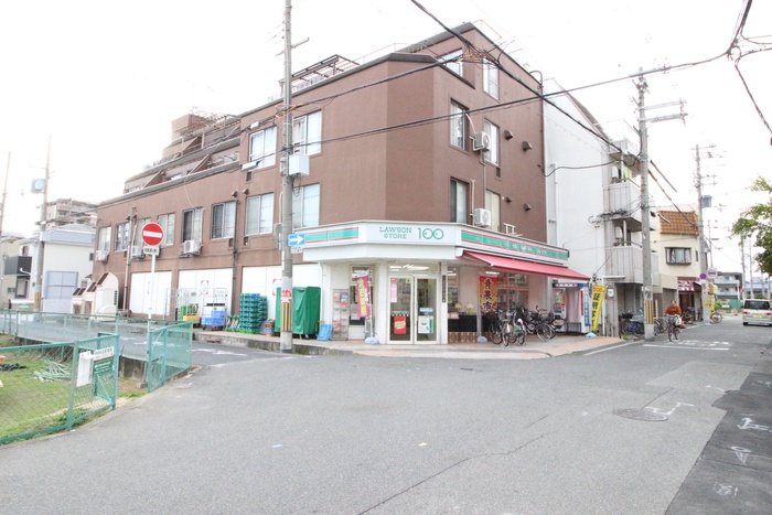 コンビニ　ローソンストア100住吉大領店（コンビニ）まで70m