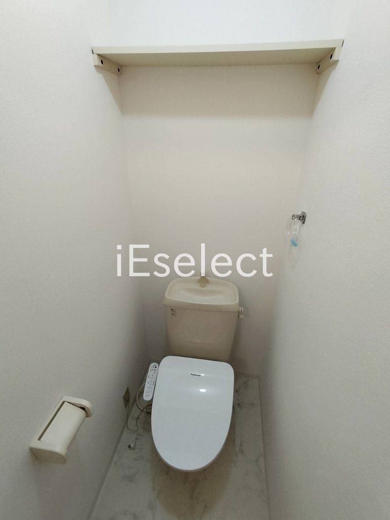 トイレ　温水洗浄便座付きです