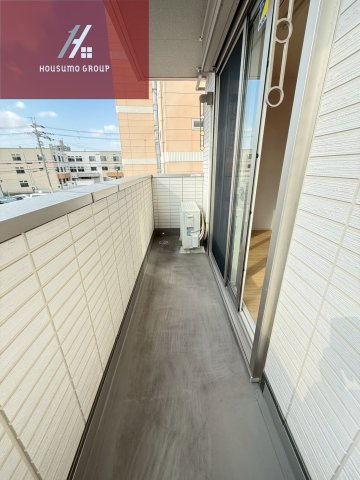 バルコニー　暖かな日差しのふりそそぐバルコニー