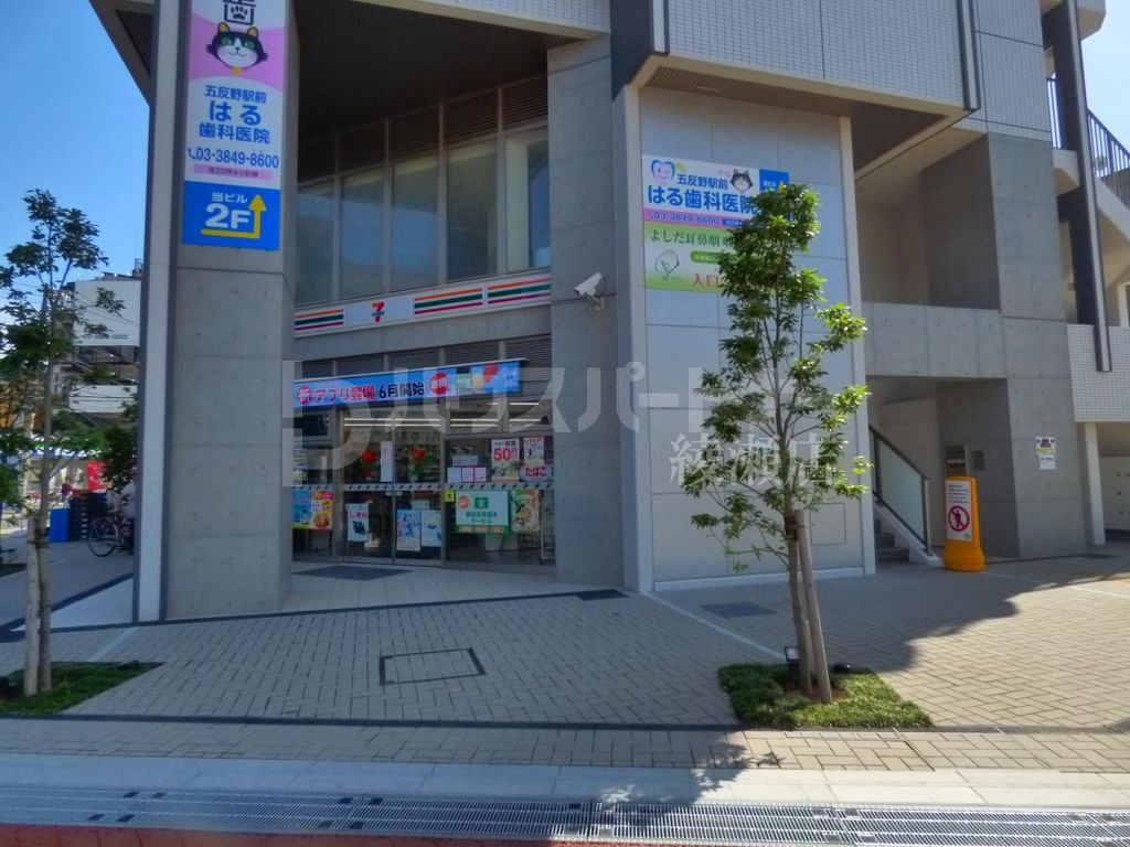 コンビニ　セブンイレブン足立五反野店（コンビニ）まで440m