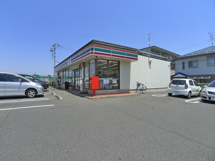 コンビニ　セブンイレブン（コンビニ）まで640m