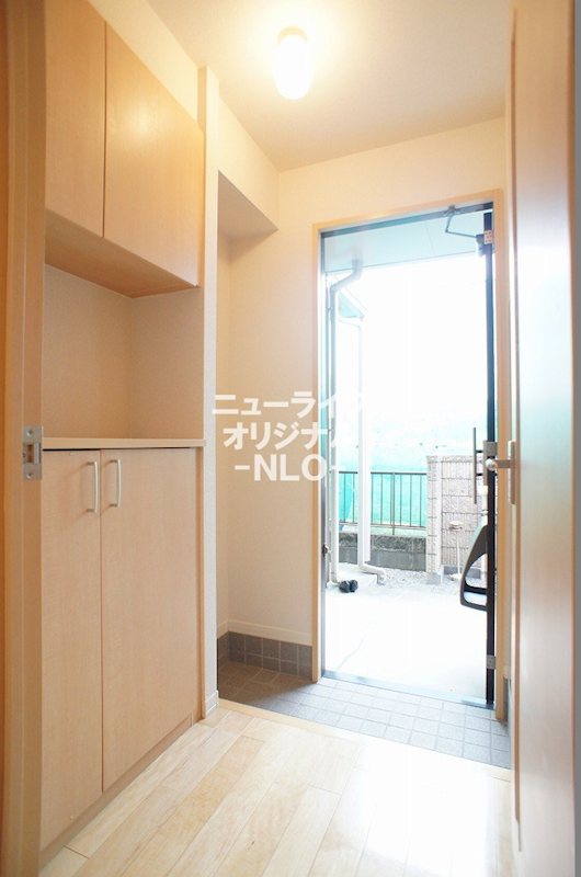 玄関　使い勝手と収納力に優れたセパレート式シューズボックス付☆