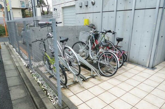 ロビー　■駐輪場