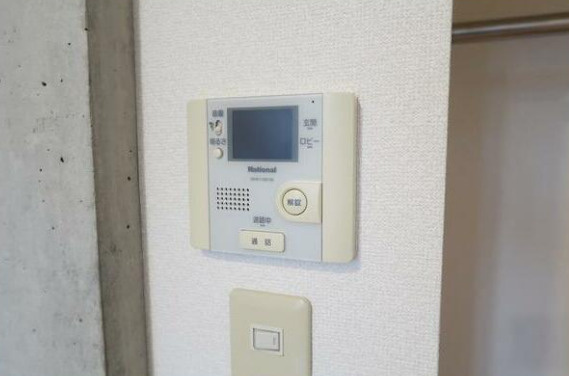 玄関　■モニタ付インターホン■シューズクローゼット■ダウンライト