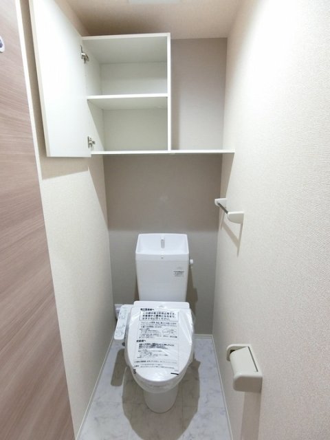 トイレ　同物件別号室の写真です。